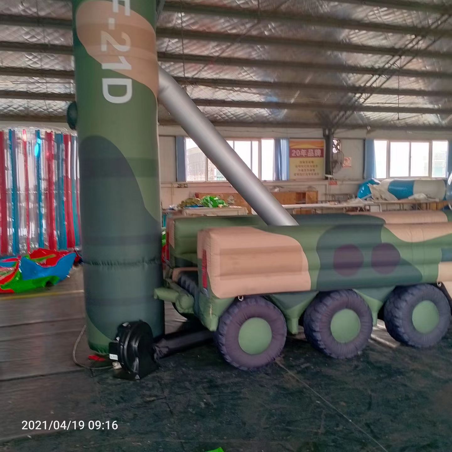 同江军事演习中的充气目标车辆：模拟发射车雷达车坦克飞机